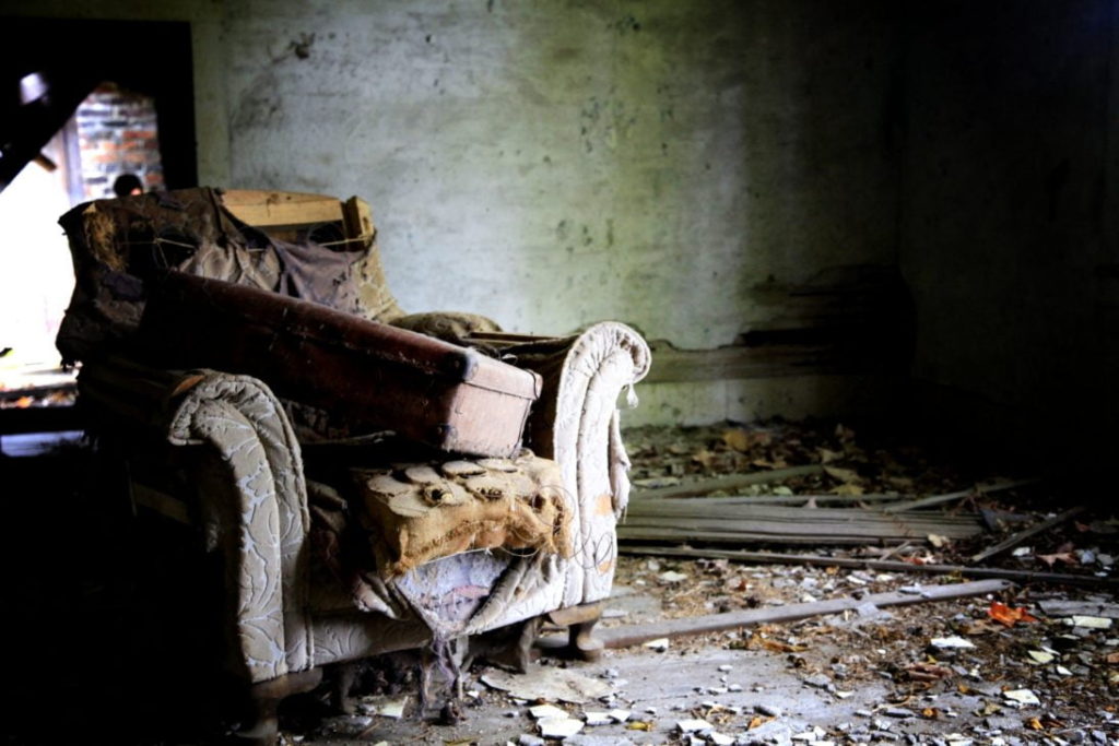 Old abandoned house interior photo by Thomas Slatin
